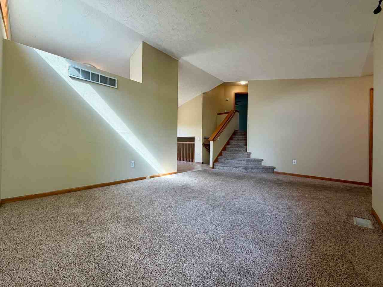 5653 E Grove Dr Se - Photo 6 of 28