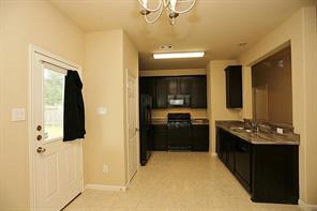 10011 Cobbs Cove Ln - Photo 4 of 18