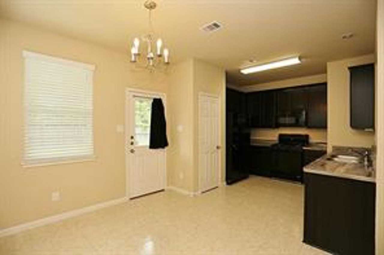 10011 Cobbs Cove Ln - Photo 5 of 18