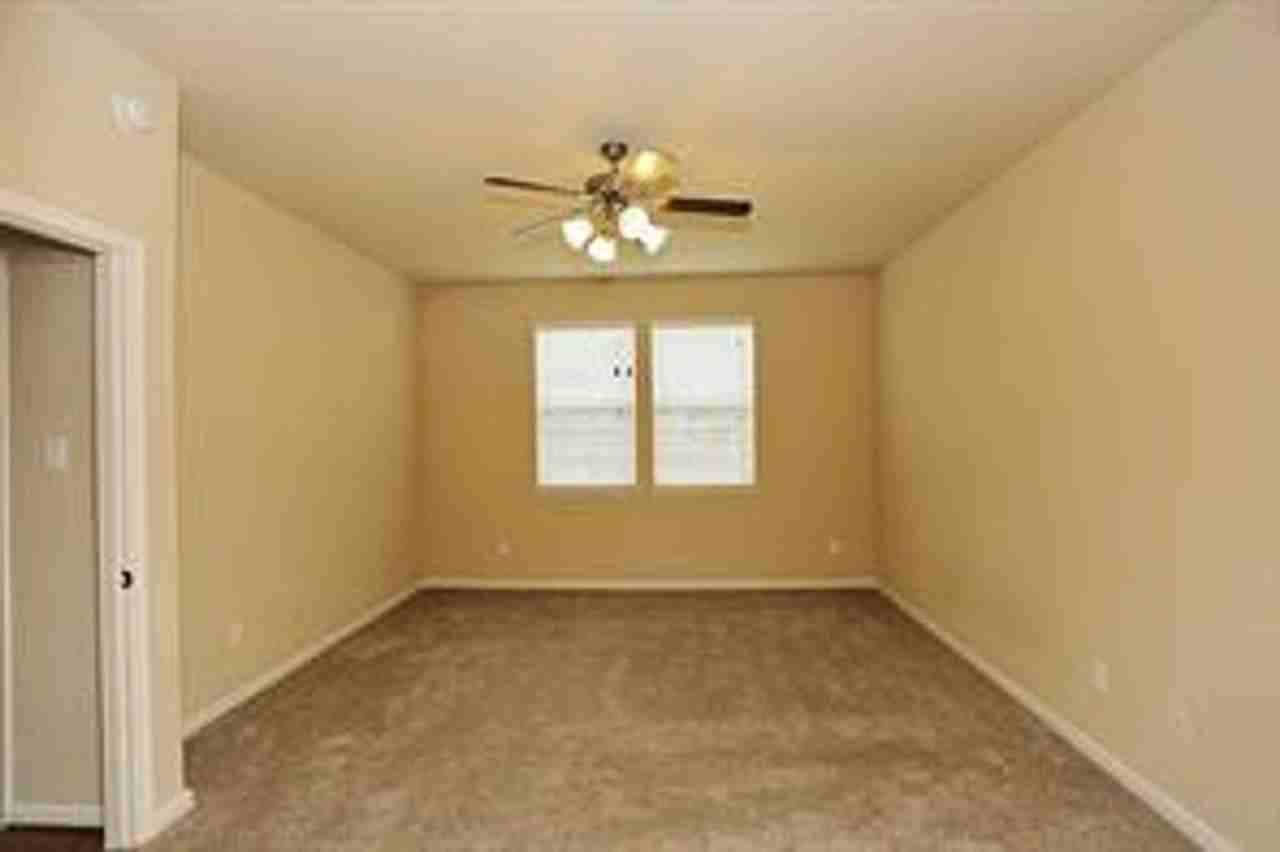 10011 Cobbs Cove Ln - Photo 7 of 18