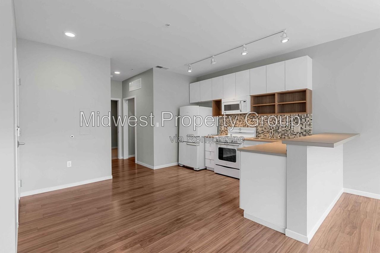 4100 Lindell Blvd #301 - Photo 7 of 23