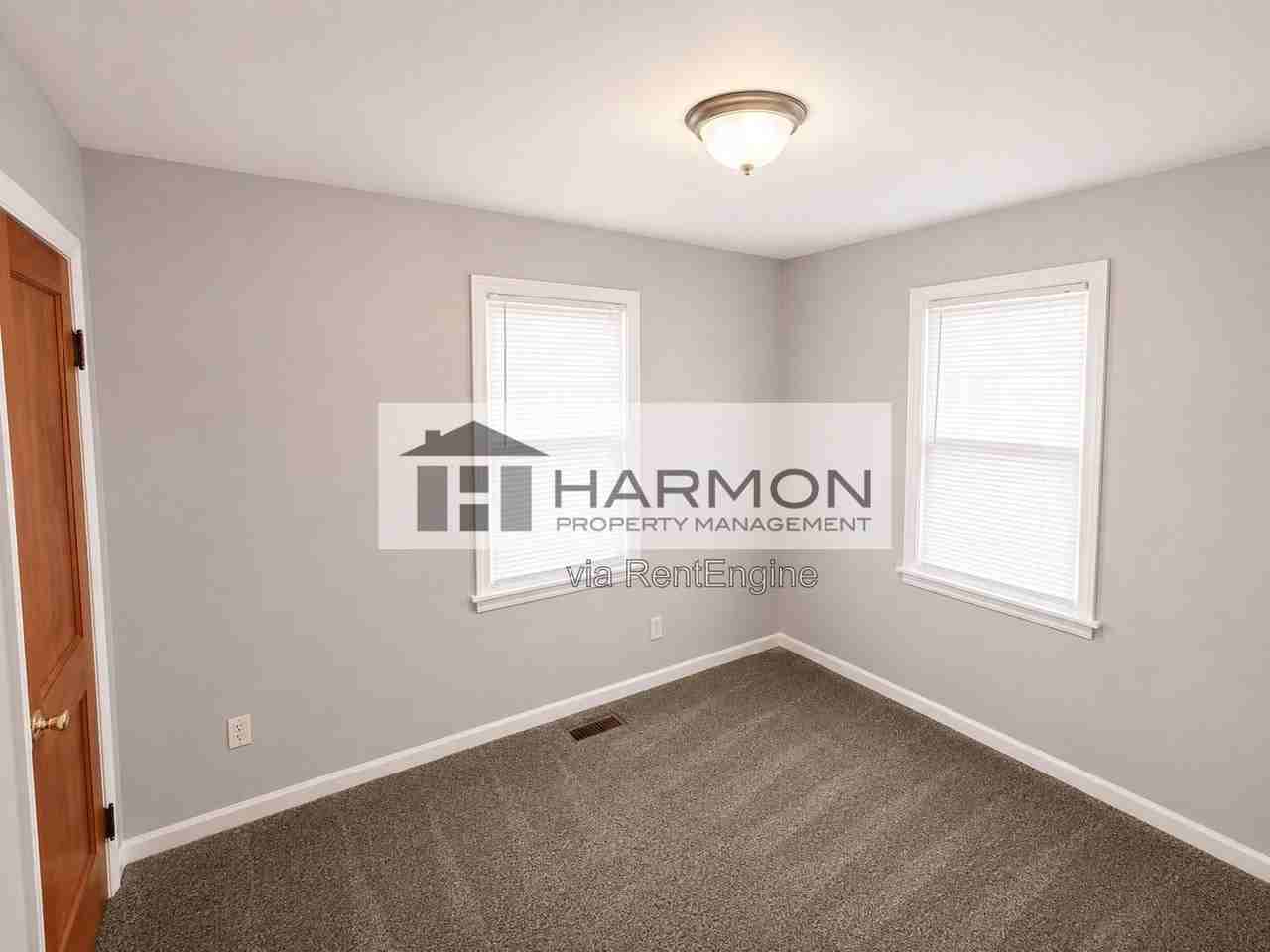 501 S Chase St - Photo 4 of 7