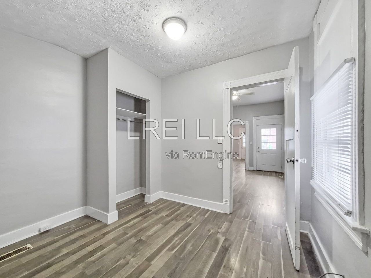1920 Bank St - Photo 4 of 16