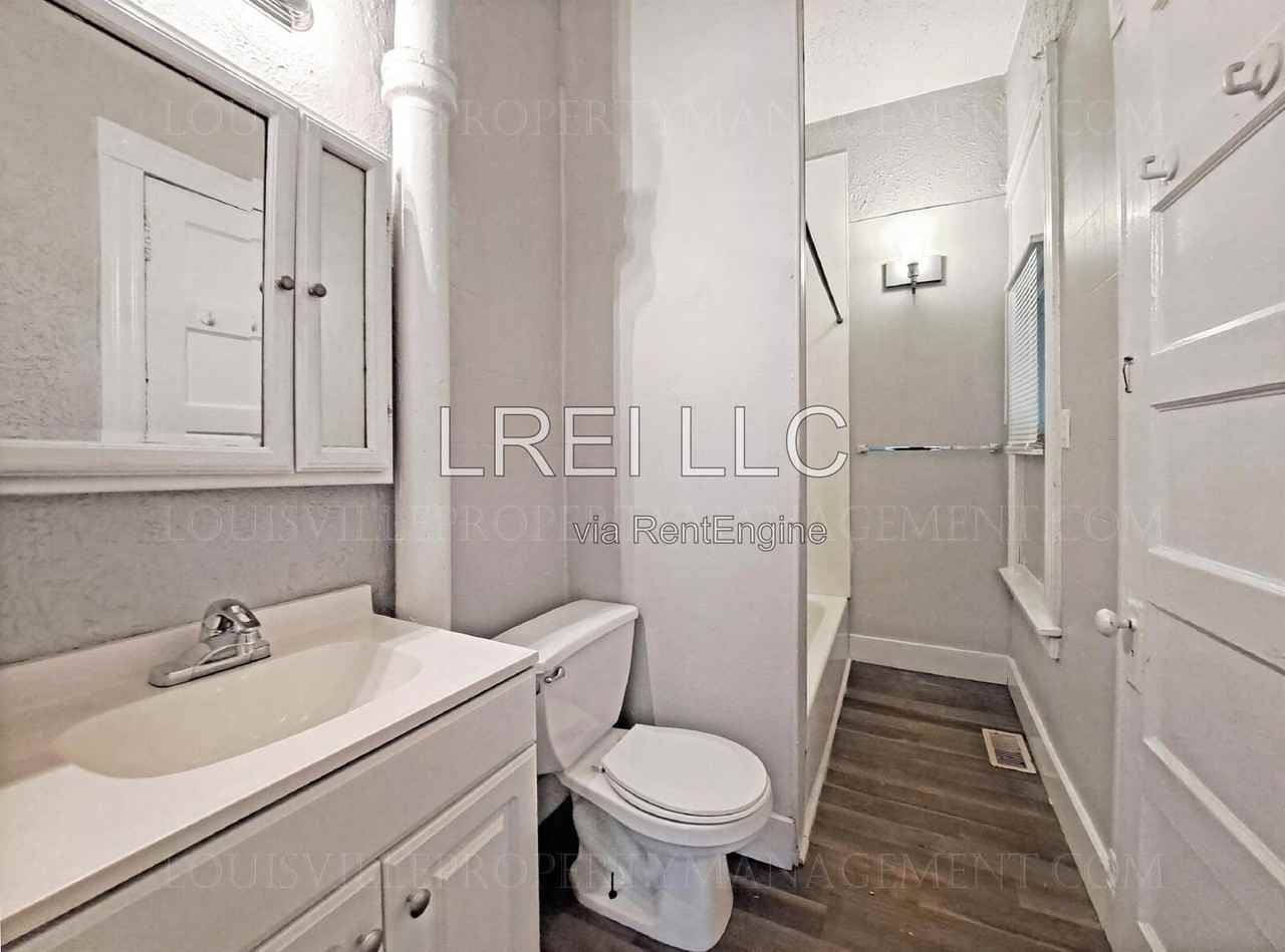1920 Bank St - Photo 7 of 16