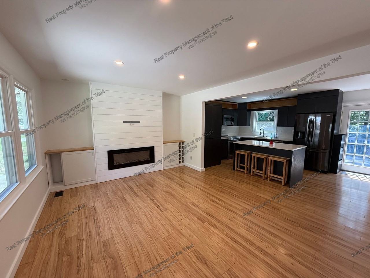2707 Stratford Dr - Photo 2 of 20