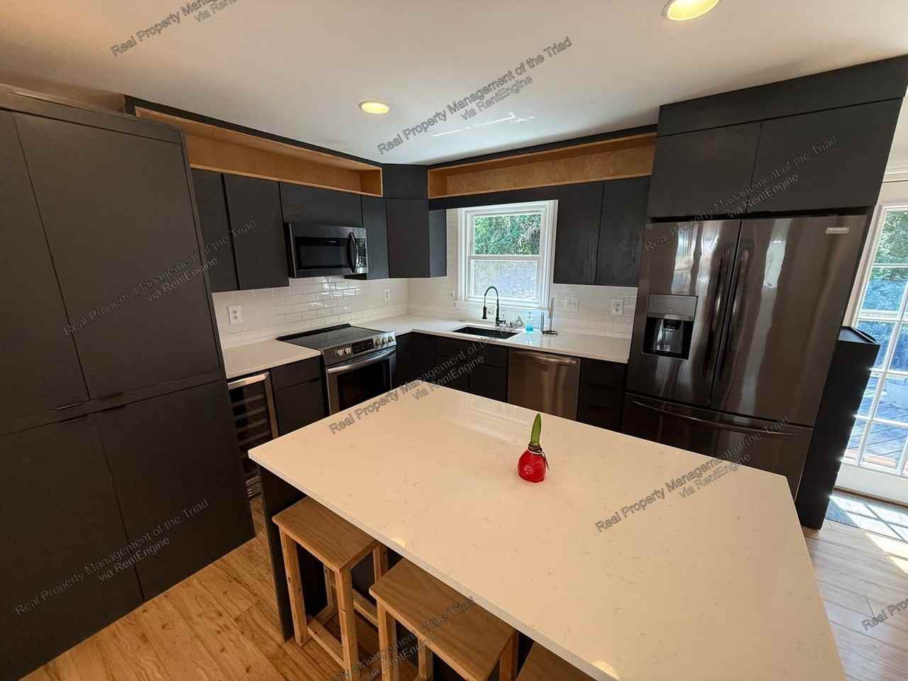 2707 Stratford Dr - Photo 5 of 20