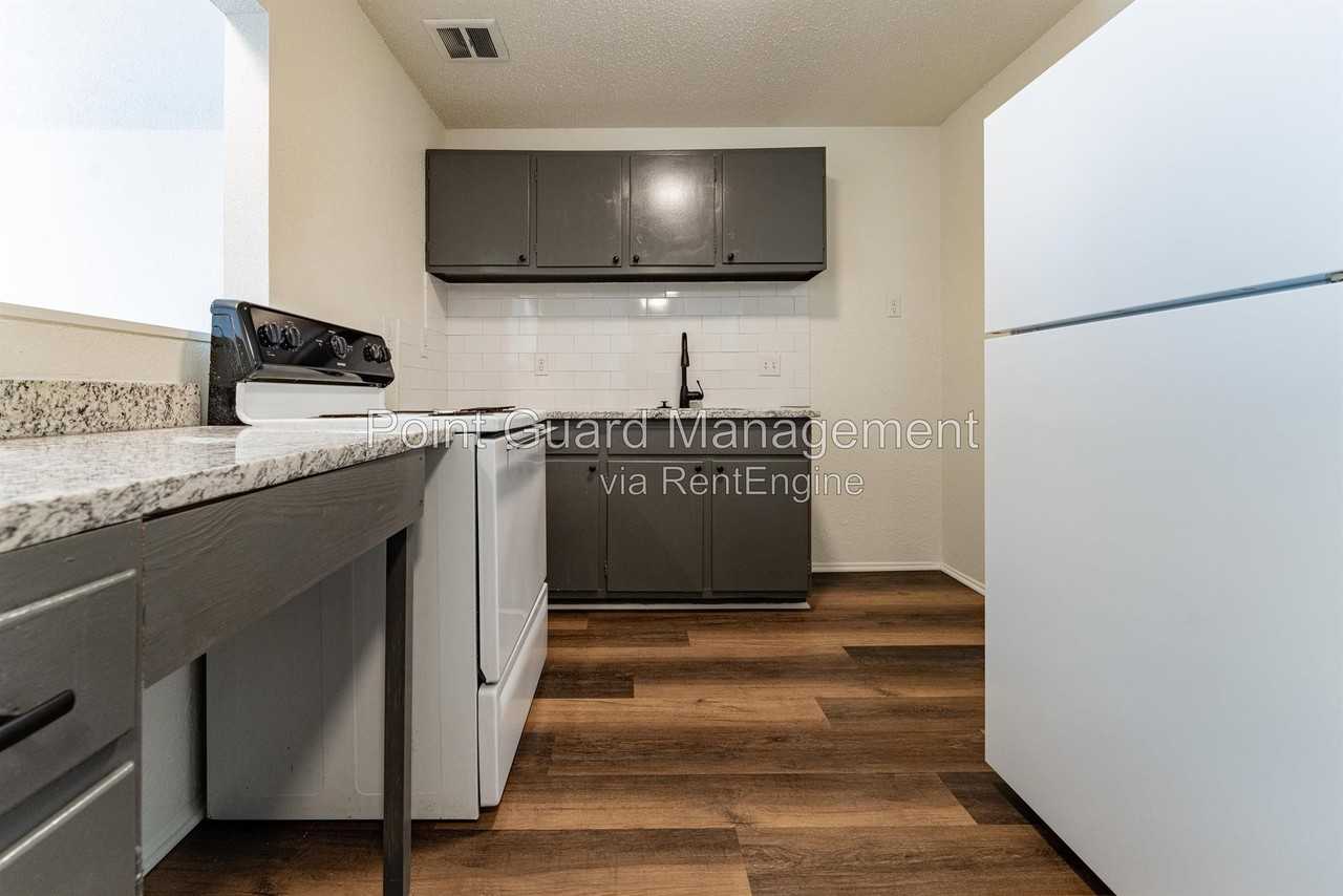 1431 Cambridge Pl #1431-22 - Photo 4 of 27