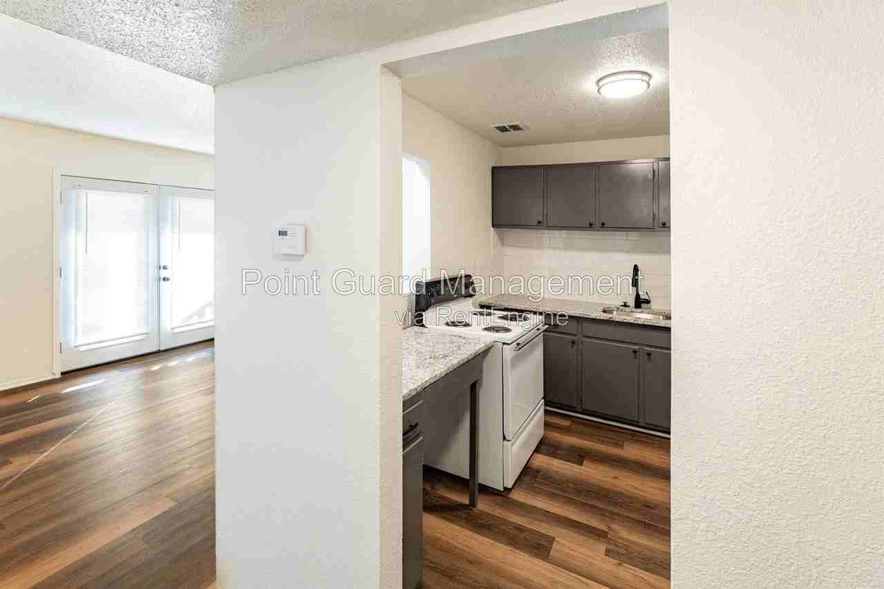 1431 Cambridge Pl #1431-22 - Photo 7 of 27