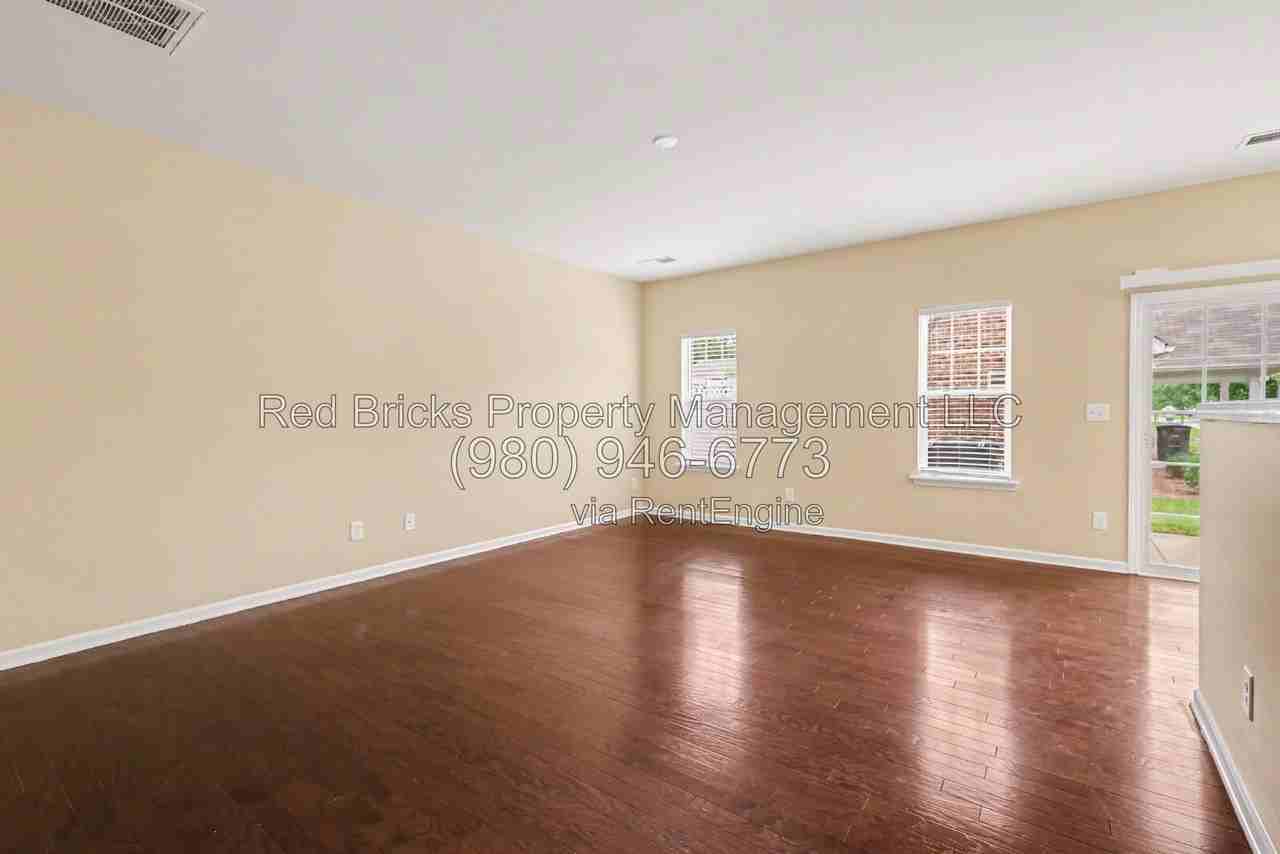 5013 Spring Arbor Ln - Photo 7 of 29
