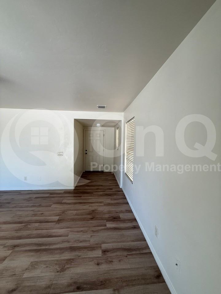9984 E Emberwood Dr - Photo 2 of 50