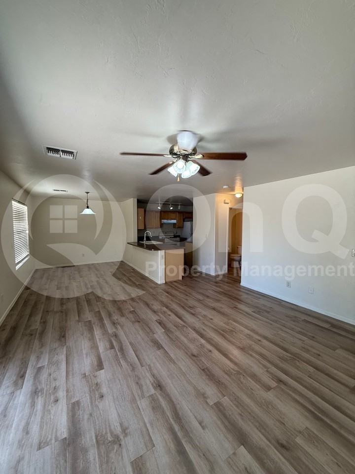 9984 E Emberwood Dr - Photo 3 of 50