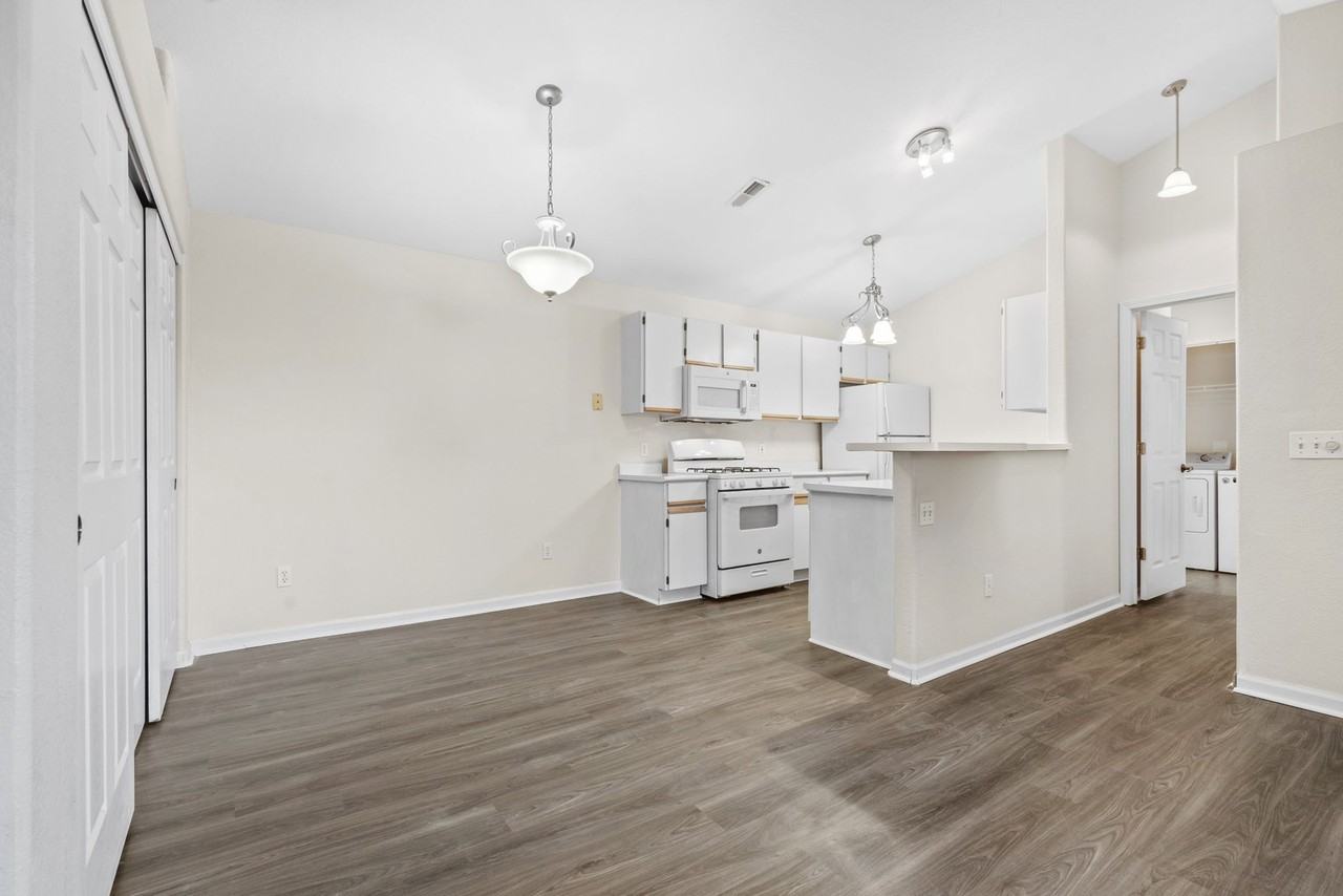 1101 Linden Ln #917 - Photo 3 of 12