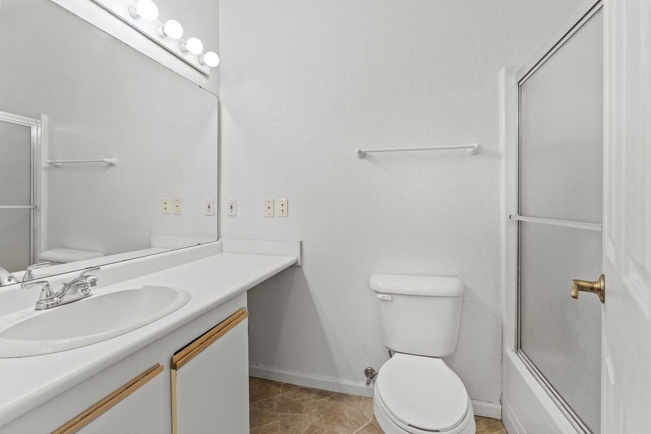 1101 Linden Ln #917 - Photo 4 of 12