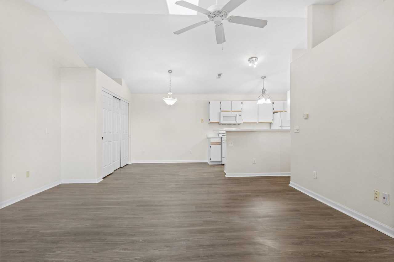 1101 Linden Ln #917 - Photo 7 of 12