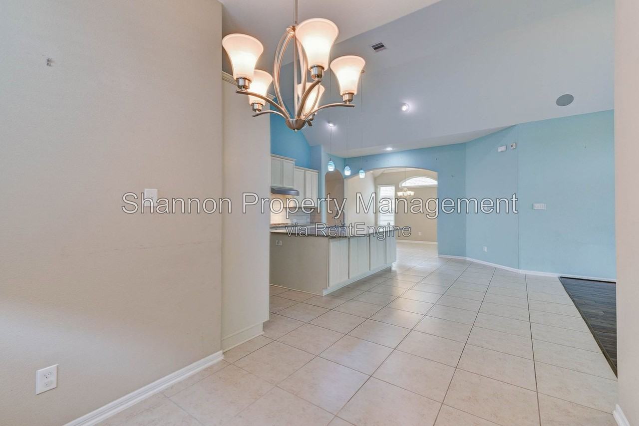 2603 Deerwood Heights Ln - Photo 3 of 27