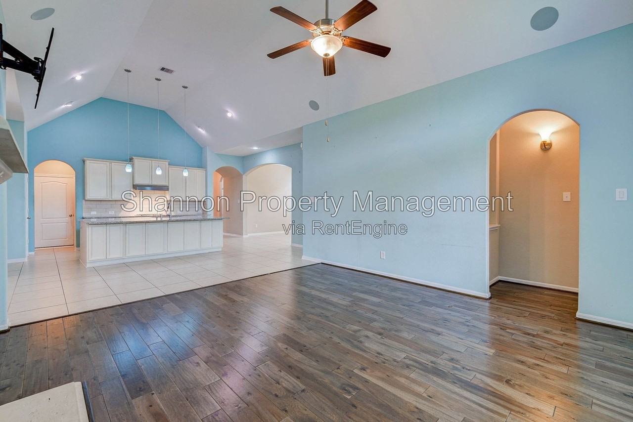 2603 Deerwood Heights Ln - Photo 4 of 27