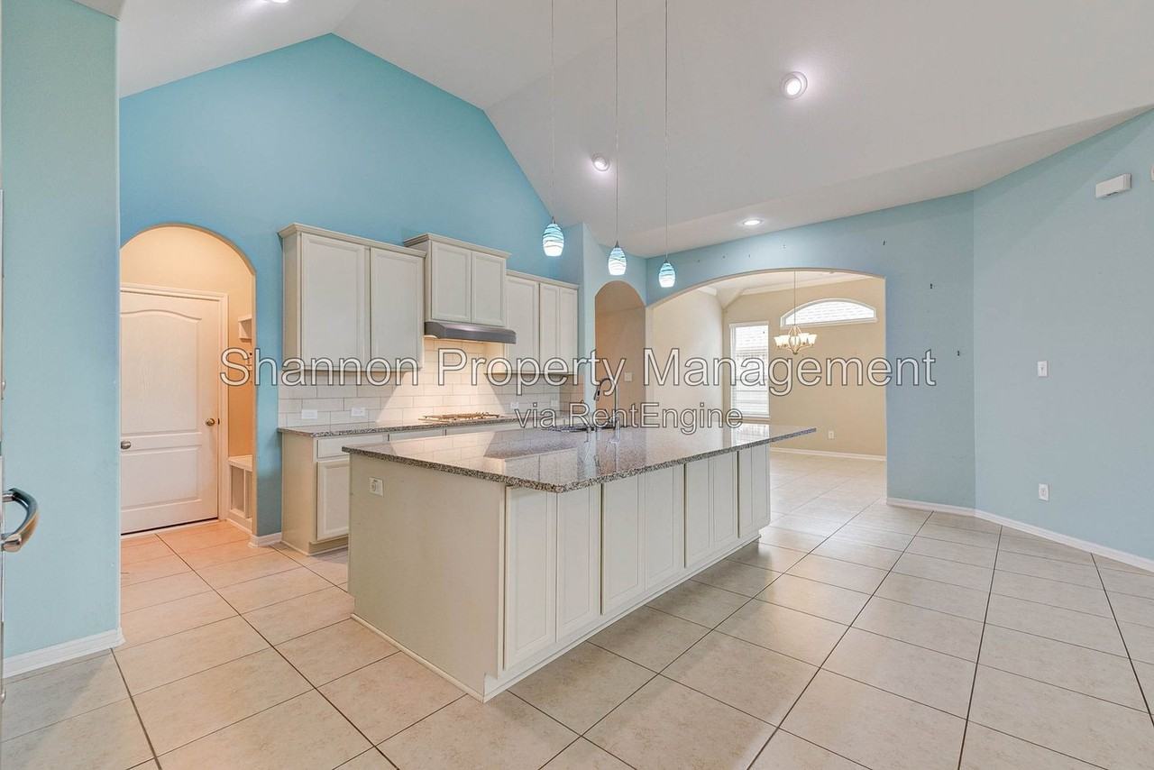 2603 Deerwood Heights Ln - Photo 7 of 27
