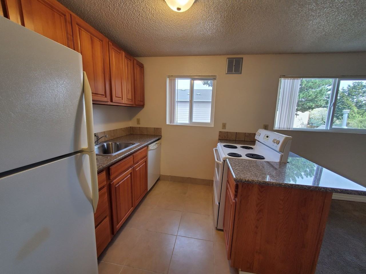 Benford Court Apartment Homes, LLC - Photo 3 of 37