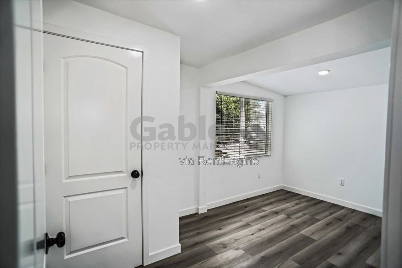 23830 Newhall Ave #J - Photo 7 of 11