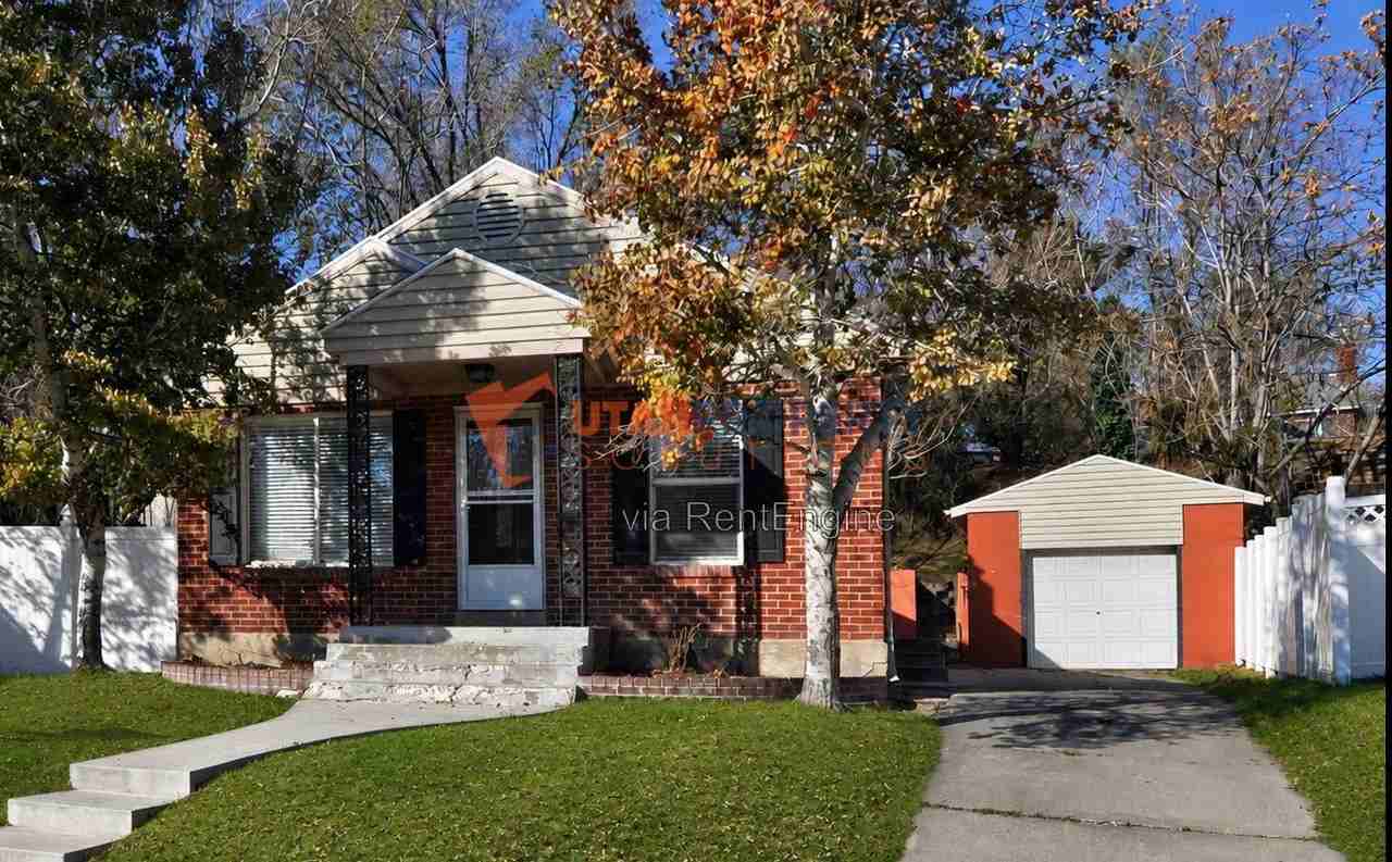1577 E Glen Arbor St - Photo 2 of 25