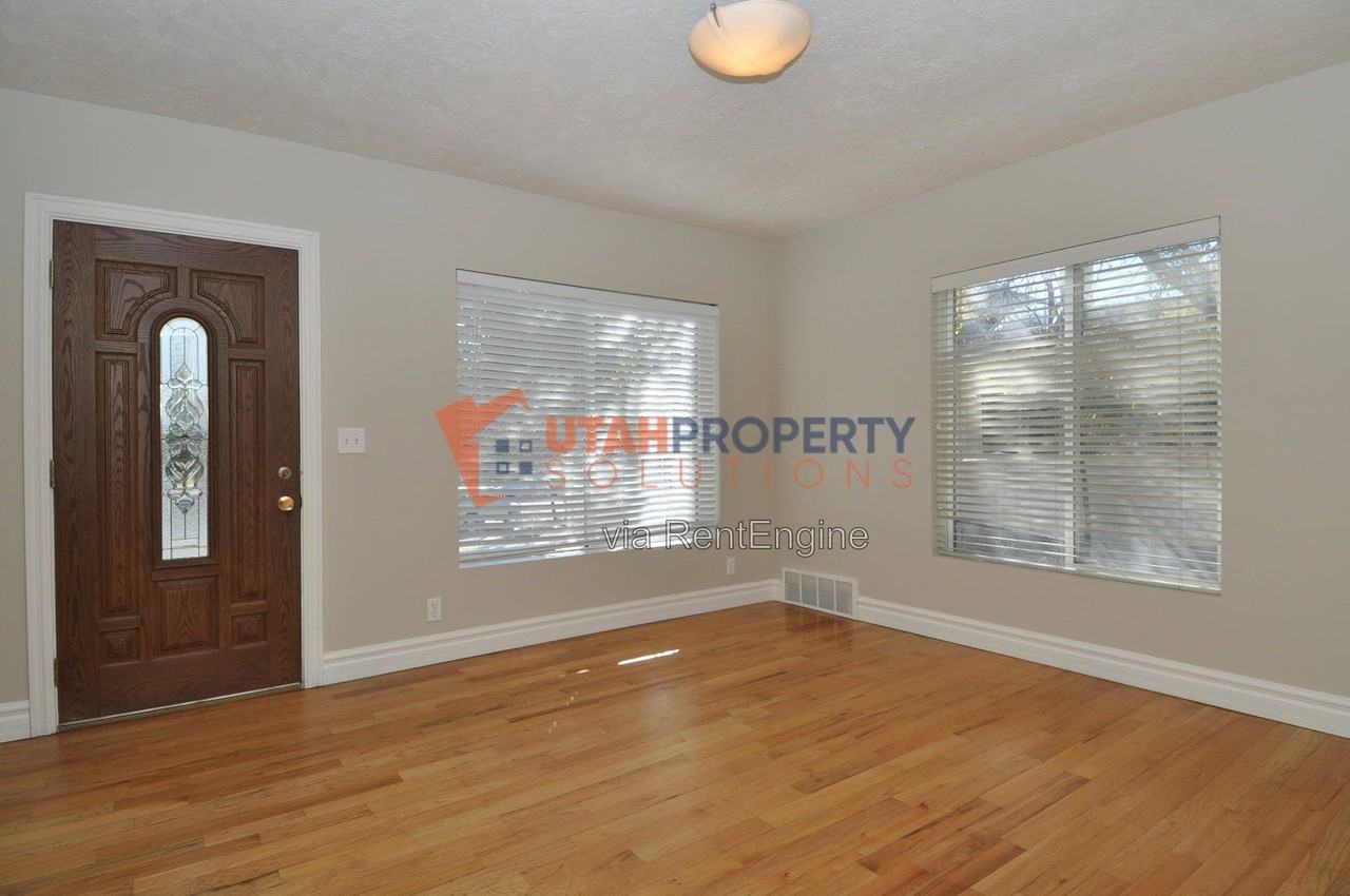 1577 E Glen Arbor St - Photo 4 of 25