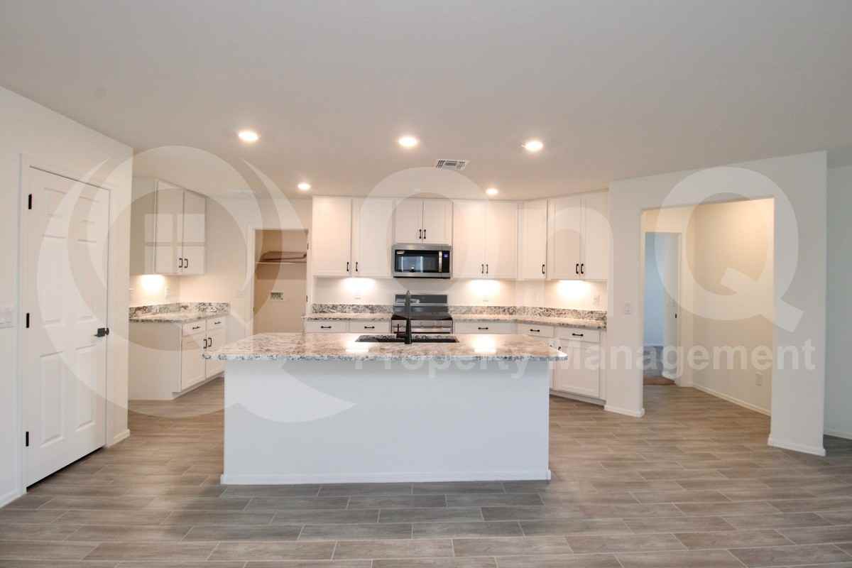 17842 W Gambit Trl - Photo 3 of 25