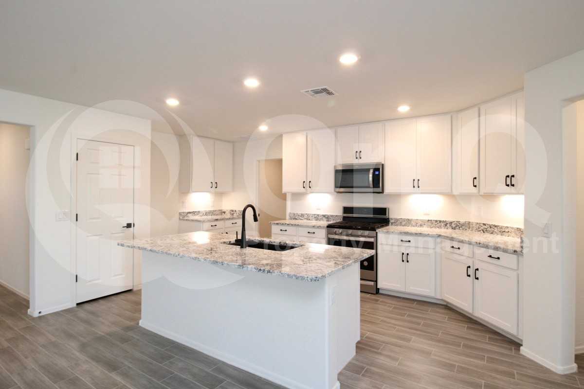 17842 W Gambit Trl - Photo 4 of 25
