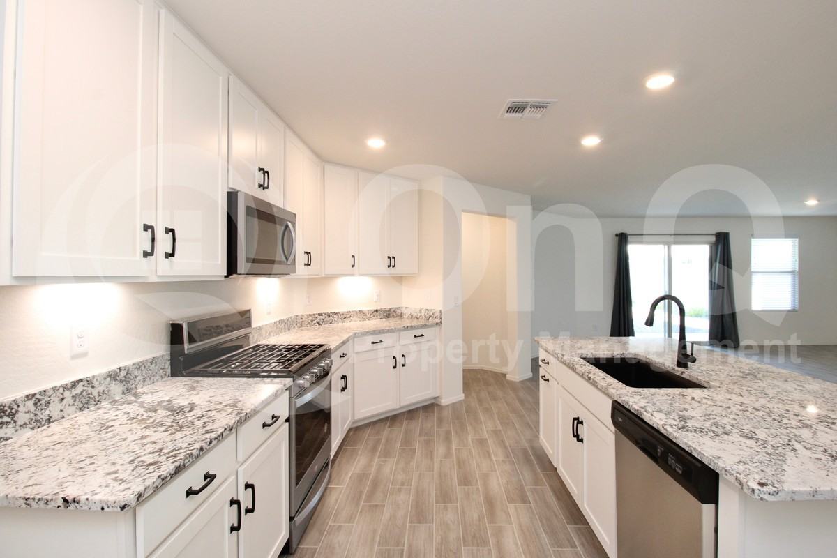17842 W Gambit Trl - Photo 5 of 25
