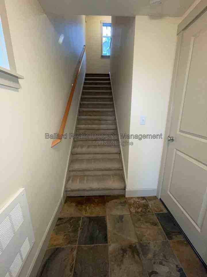 2440B Nw 58th St - Photo 2 of 16