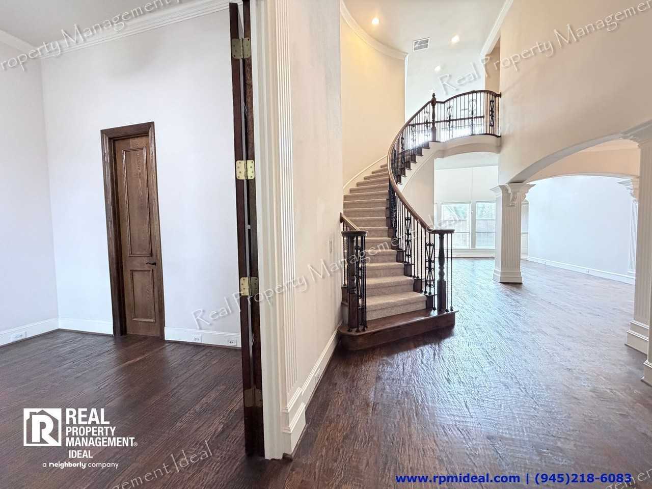 4419 Donegal Dr - Photo 3 of 46