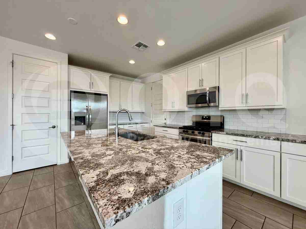 9923 E Tillman Ave - Photo 4 of 26