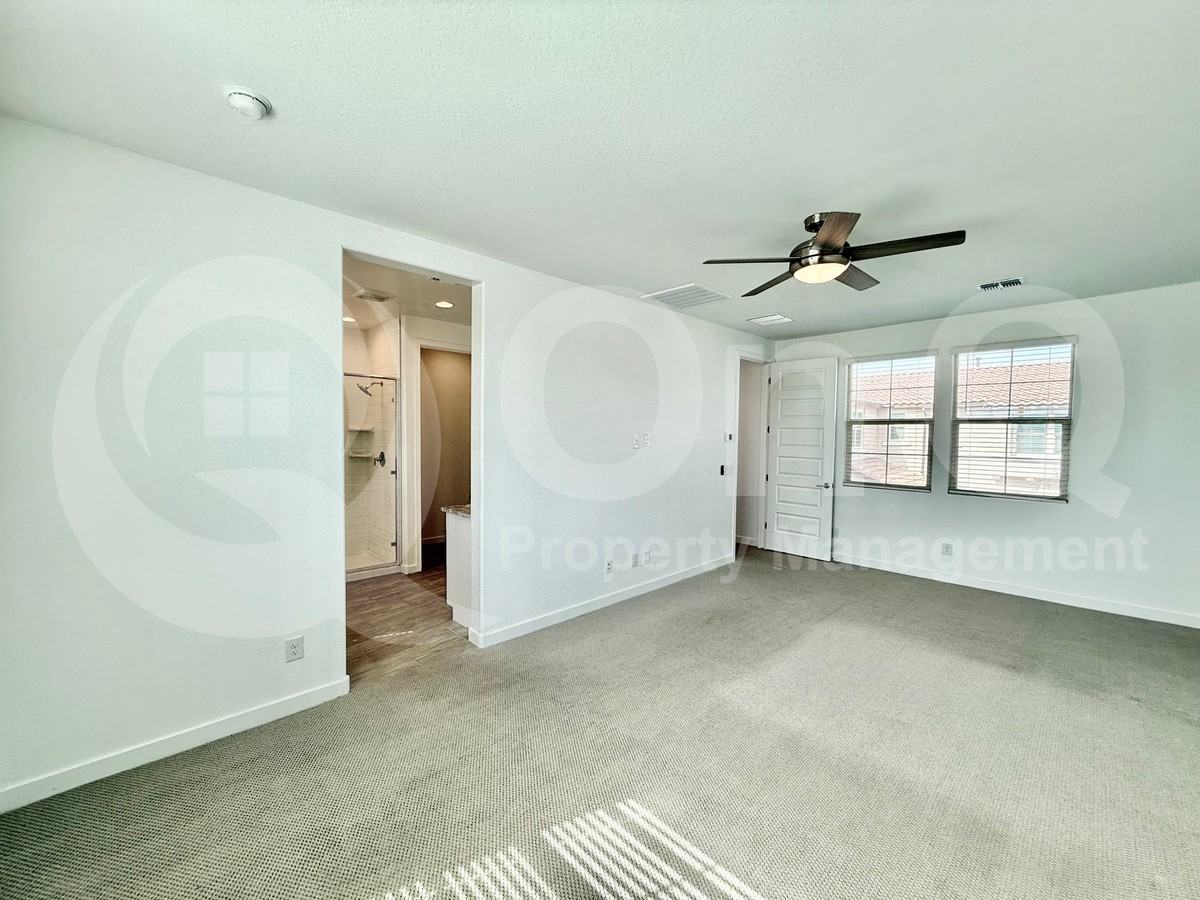 9923 E Tillman Ave - Photo 7 of 26