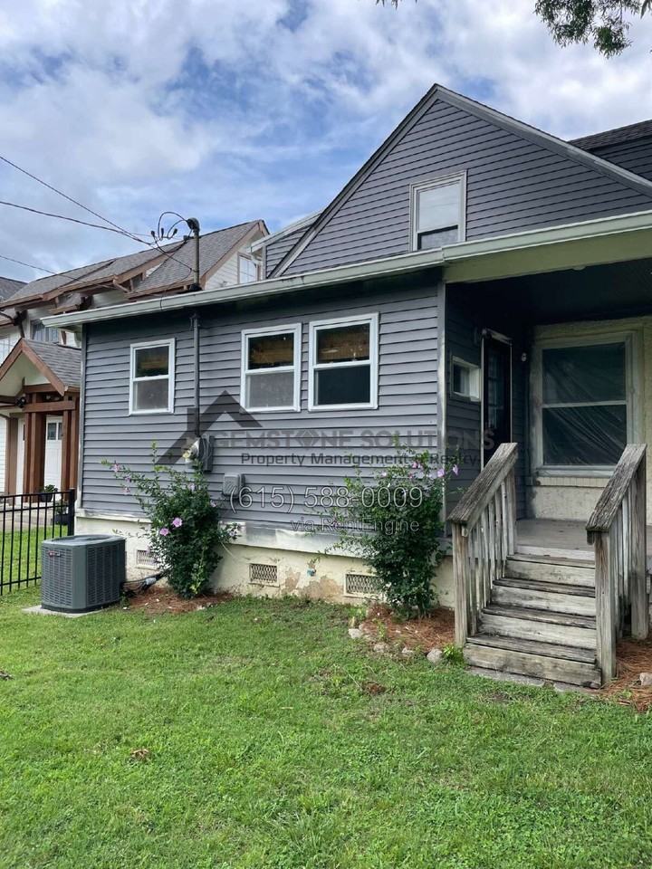 715 Park Cir - Photo 2 of 32