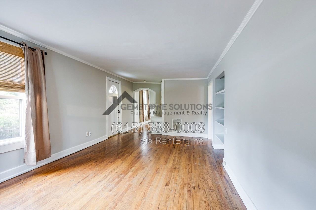 715 Park Cir - Photo 5 of 32