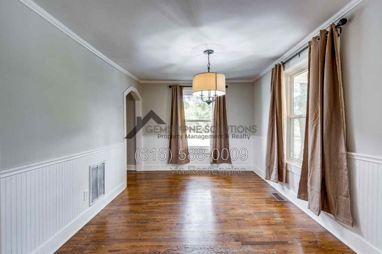 715 Park Cir - Photo 7 of 32