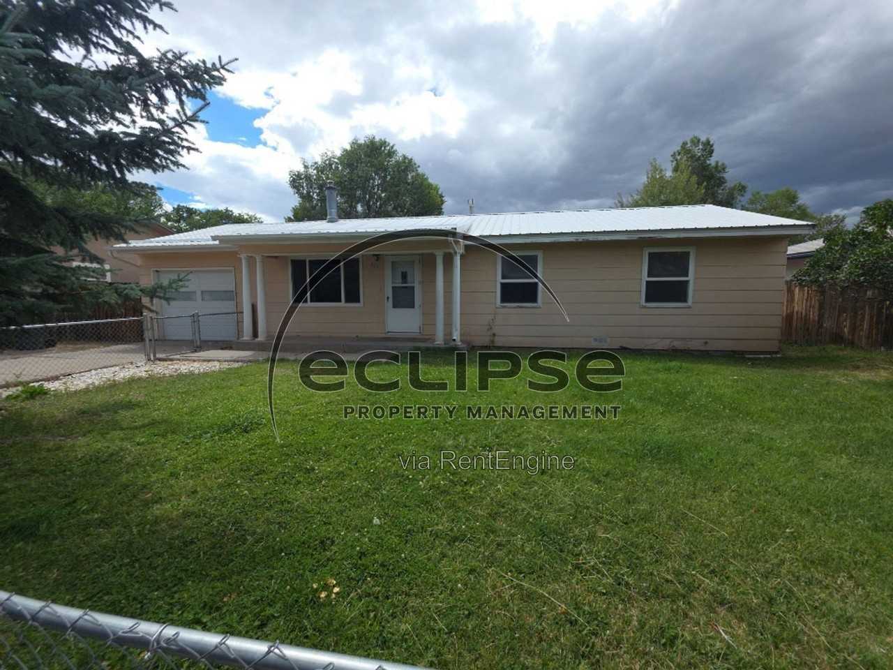 721 Lee Dr - Photo 2 of 22
