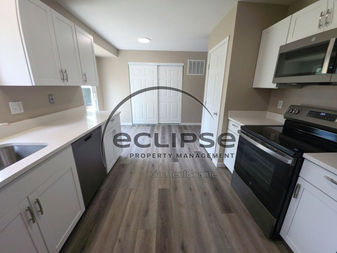 721 Lee Dr - Photo 3 of 22