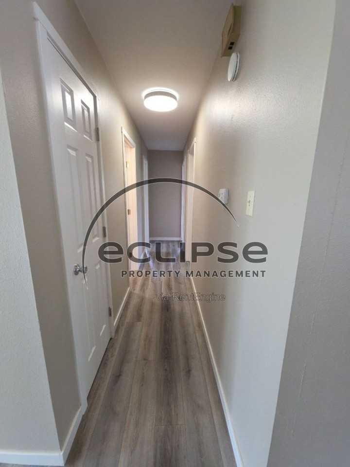 721 Lee Dr - Photo 5 of 22