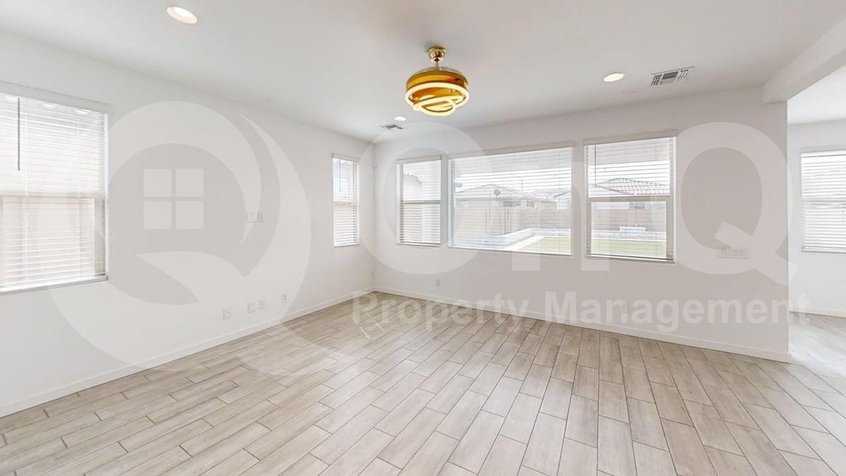 2567 W Hidalgo Ave - Photo 2 of 29