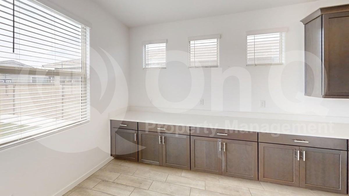 2567 W Hidalgo Ave - Photo 6 of 29