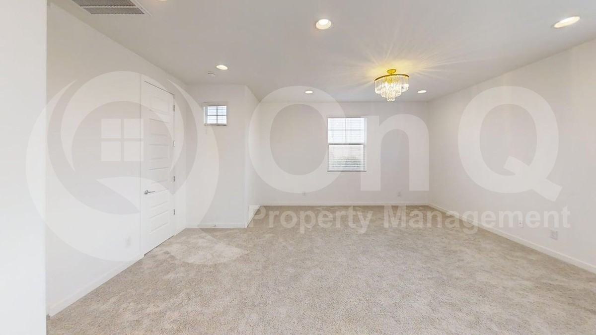 2567 W Hidalgo Ave - Photo 7 of 29