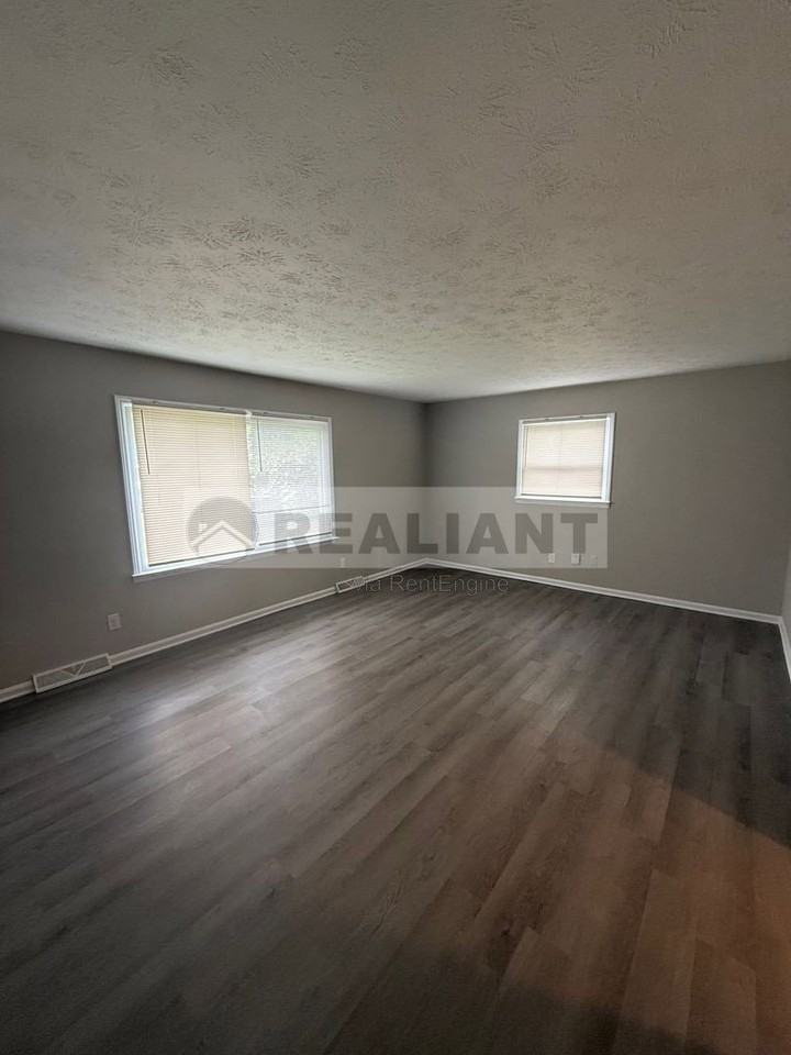 1684 Hill View Pl - Photo 4 of 15