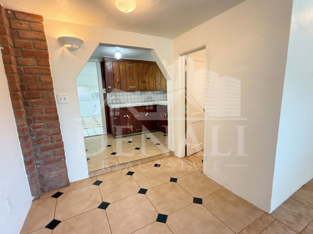 833 W Tipton Dr - Photo 4 of 23