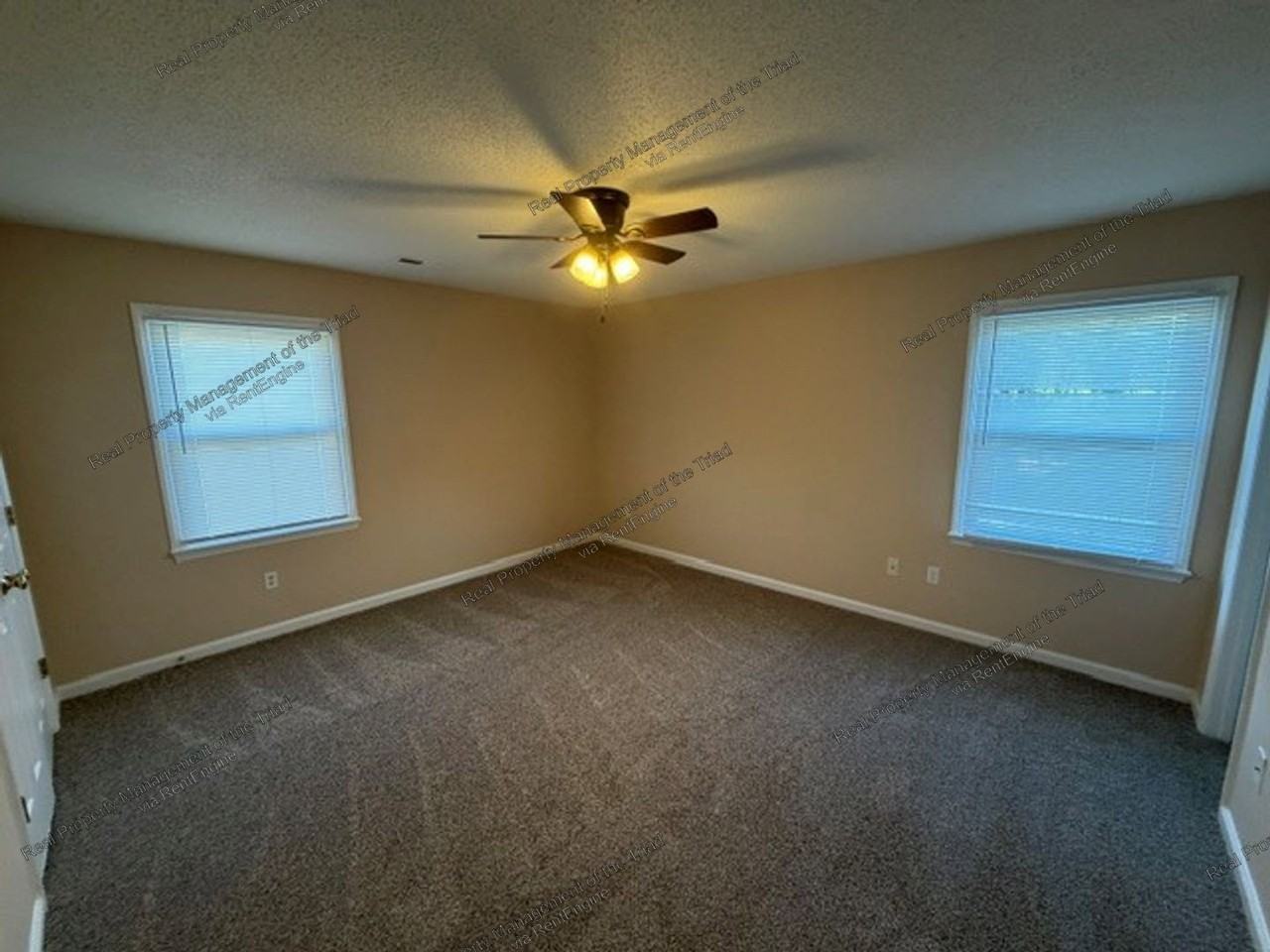 404 Mount Olive Dr - Photo 4 of 17
