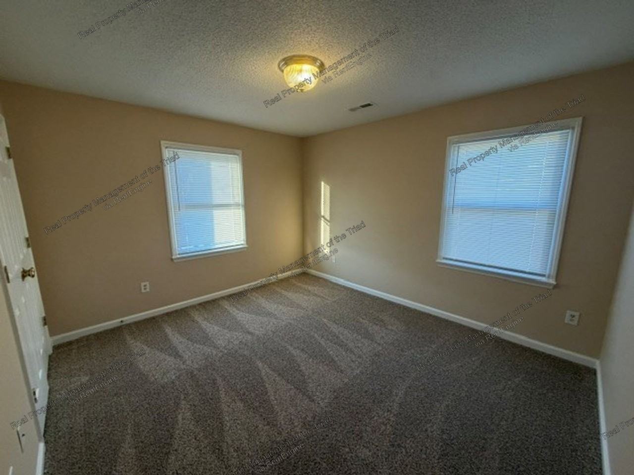 404 Mount Olive Dr - Photo 5 of 17