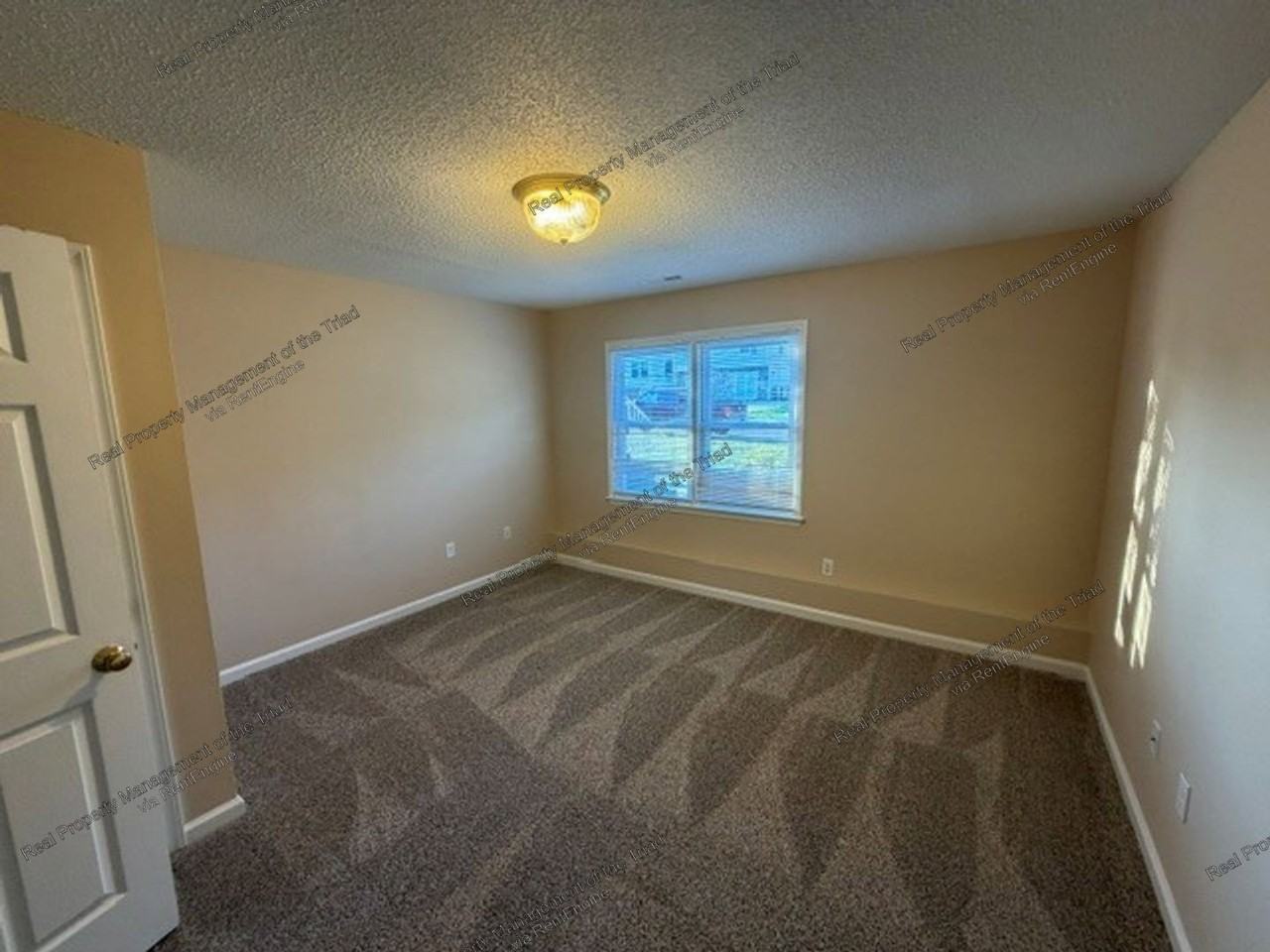404 Mount Olive Dr - Photo 6 of 17