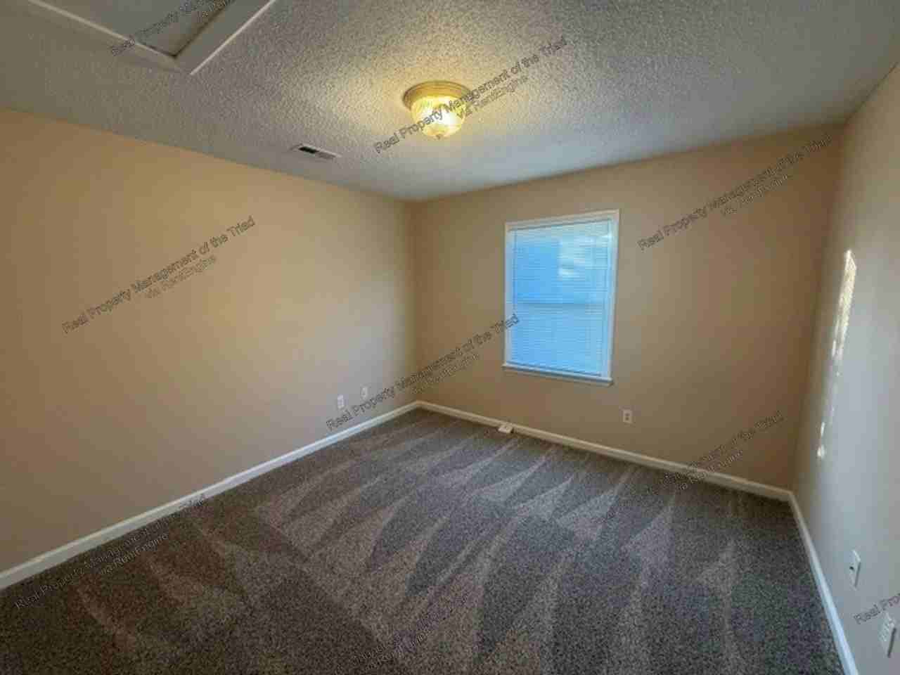 404 Mount Olive Dr - Photo 7 of 17