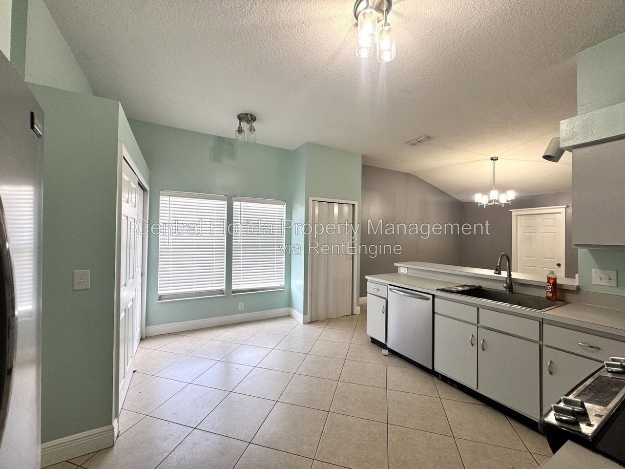 8120 Lesia Cir - Photo 5 of 25