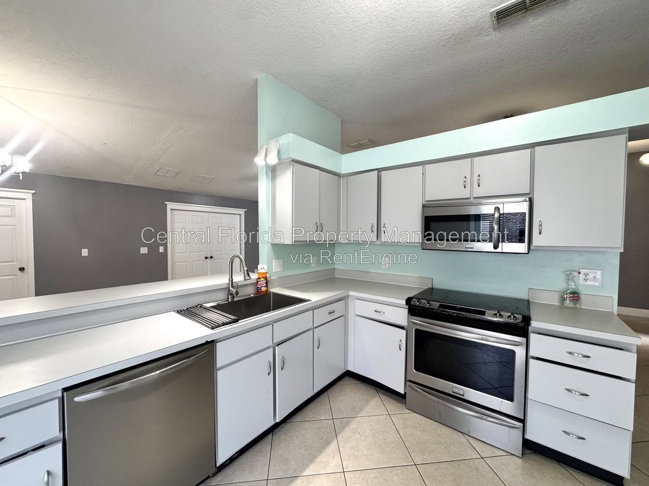 8120 Lesia Cir - Photo 7 of 25