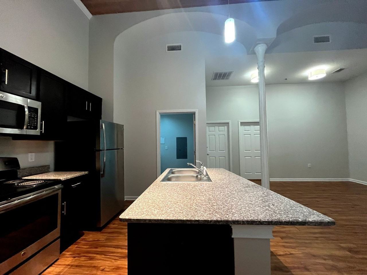 466 Poplar St #2 - Photo 4 of 16